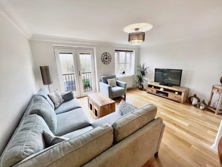 Falconwood Chase, Worsley, M28