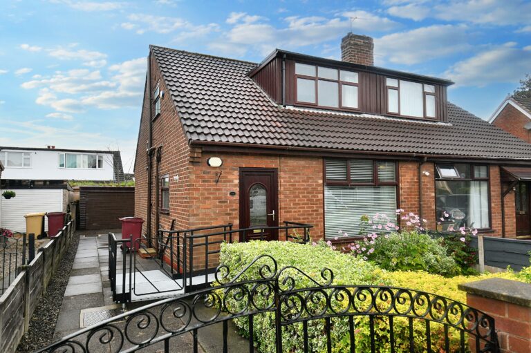 Derwent Drive, Kearsley, BL4