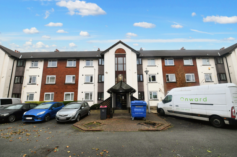 Canterbury Gardens, Squires Court, M5