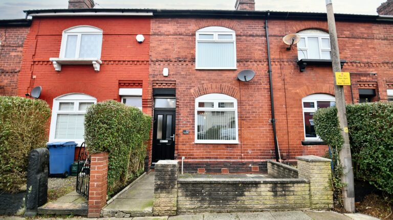 Lansdowne Road, Eccles, M30