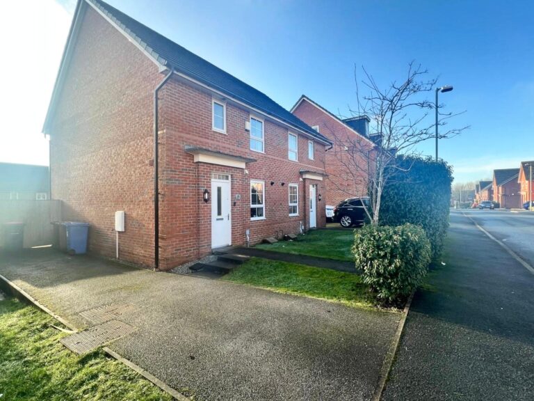 Holden Drive, Swinton, M27