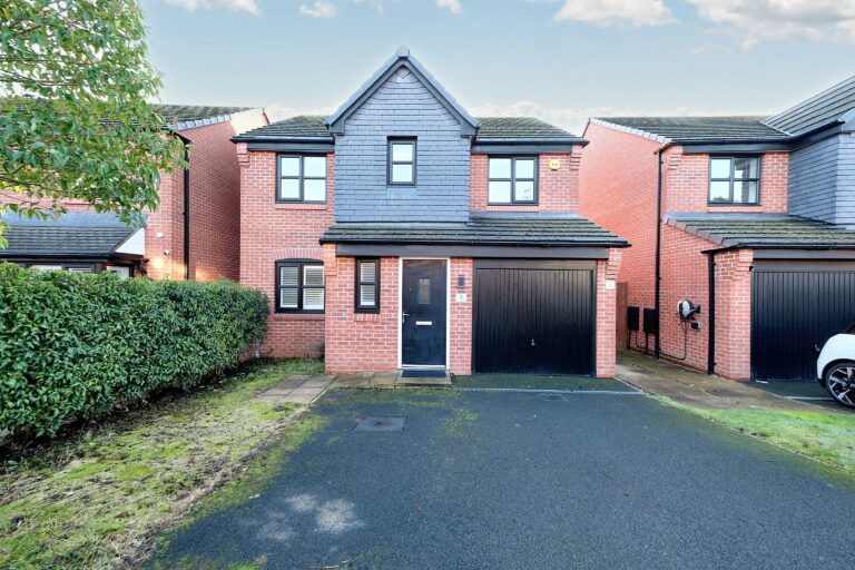 Ernest Avenue, Eccles, M30